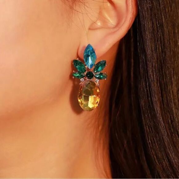 🔅🆕🔅🍍 Crystal Pineapple🍍 Earrings 🍍 - Picture 1 of 10